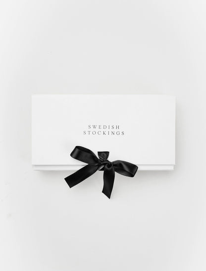 Giftbox Ines Shimmery Socks (2-Pack) in Black/Silver & Rouge/Silver – Socken von Swedish Stockings